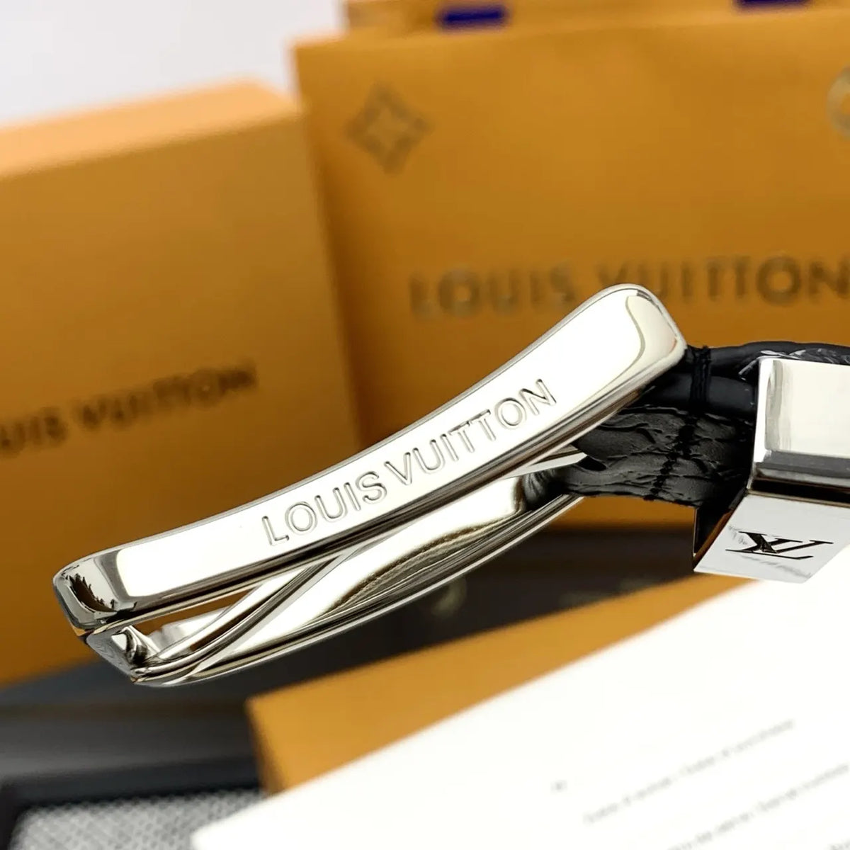 louis LV Embossed Black Leather Belt - Hình 5