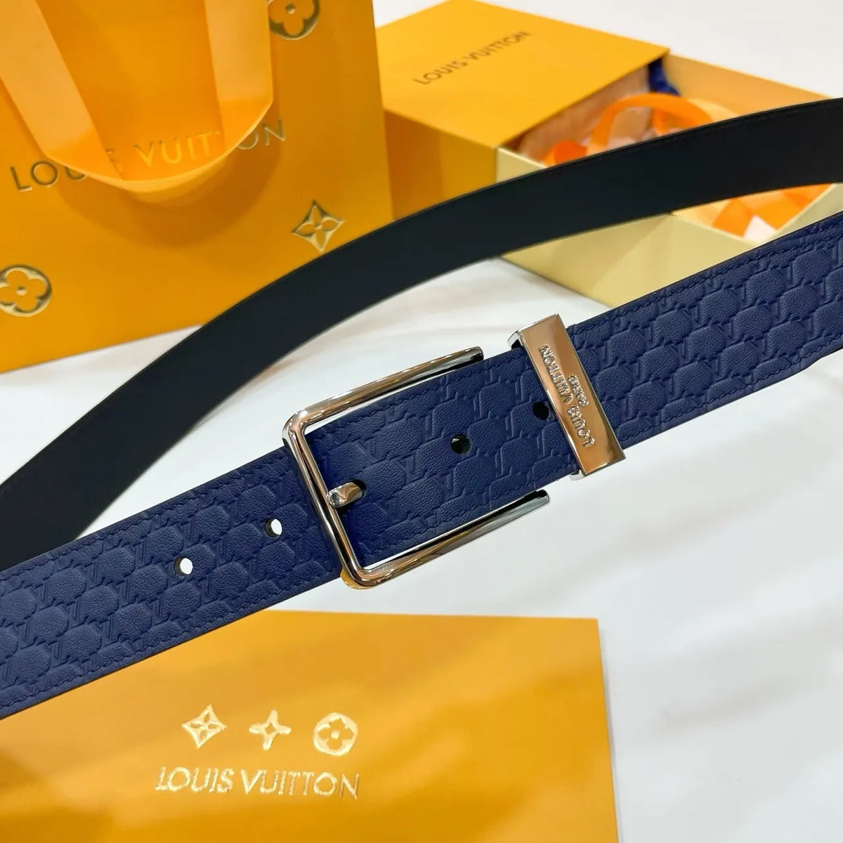 embossed Louis Vuitton Navy Belt - Hình 2