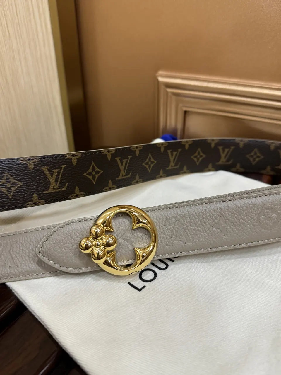 Louis Vuitton Gray Leather Clover Belt - Hình 2
