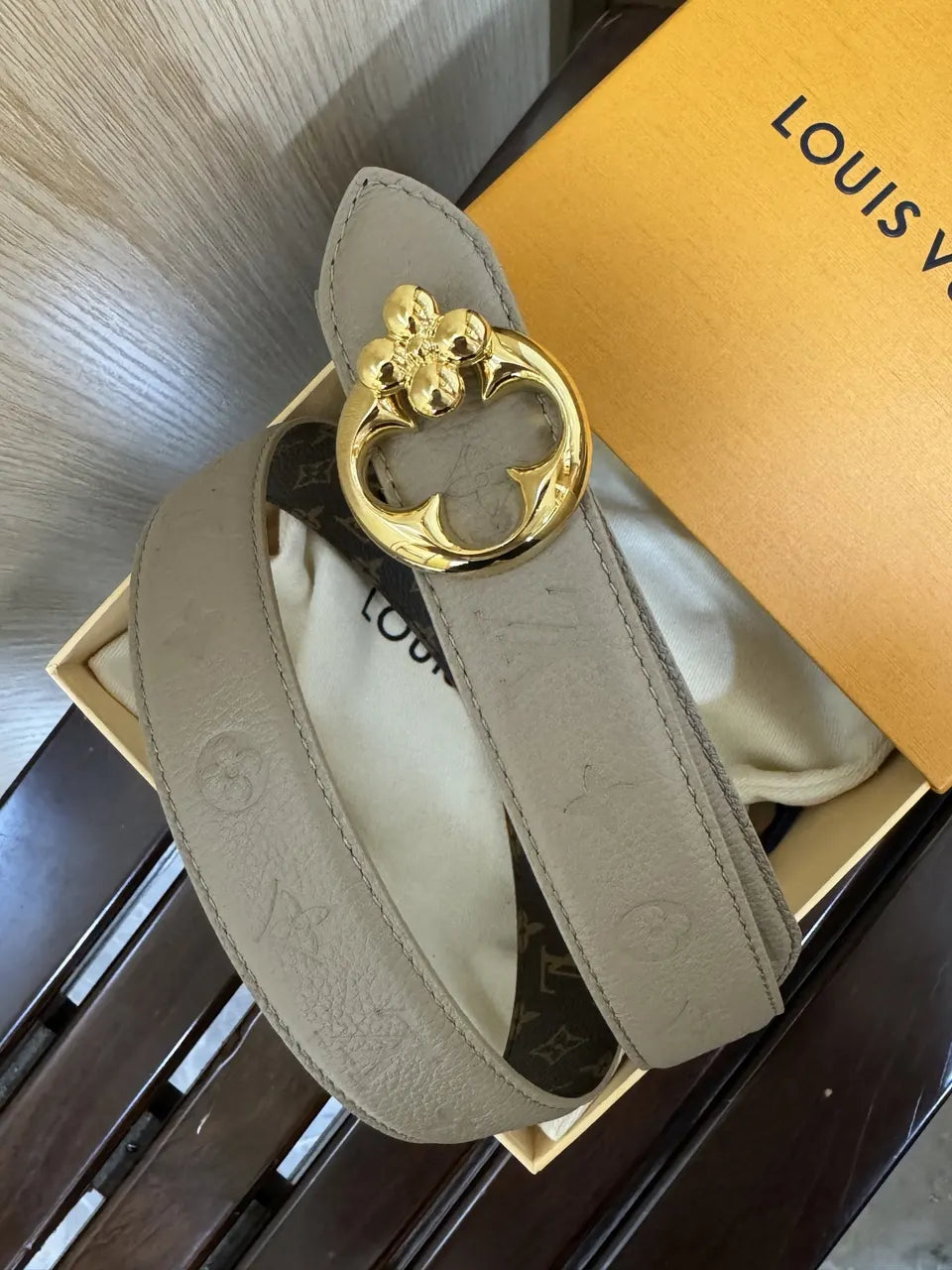Louis Vuitton Gray Leather Clover Belt - Hình 7