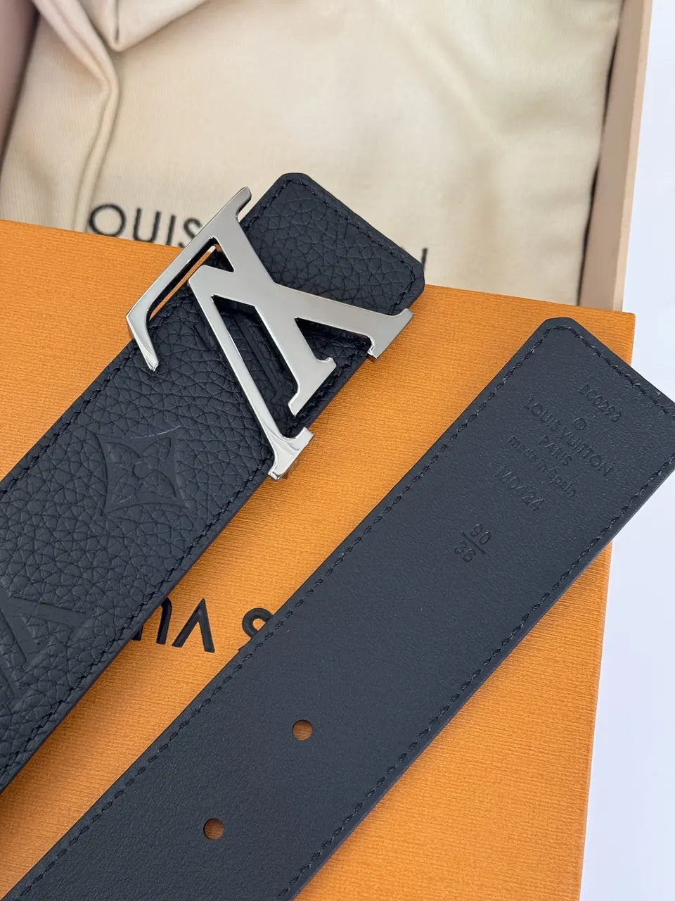 Louis Vuitton Black Embossed Leather Belt - Hình 8