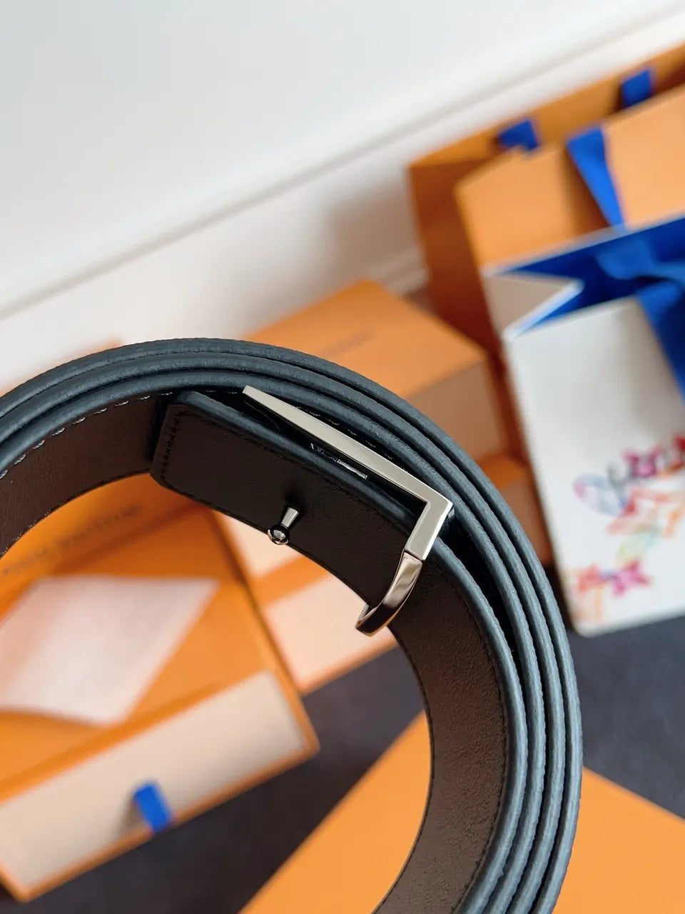 Louis Vuitton Black Leather V Buckle Belt