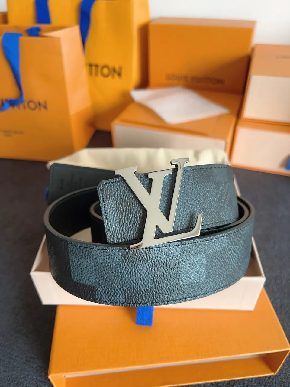 Louis Vuitton Black Leather V Buckle Belt - Hình 5