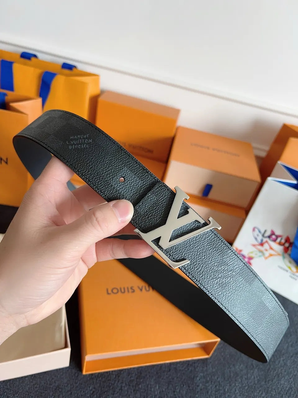 Louis Vuitton Black Leather V Buckle Belt - Hình 9