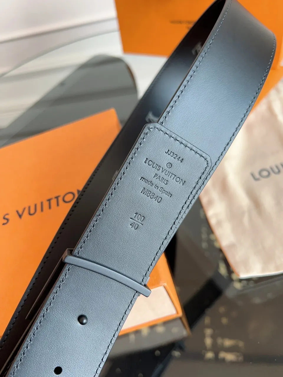 matte Louis Vuitton Black Leather Belt - Hình 2