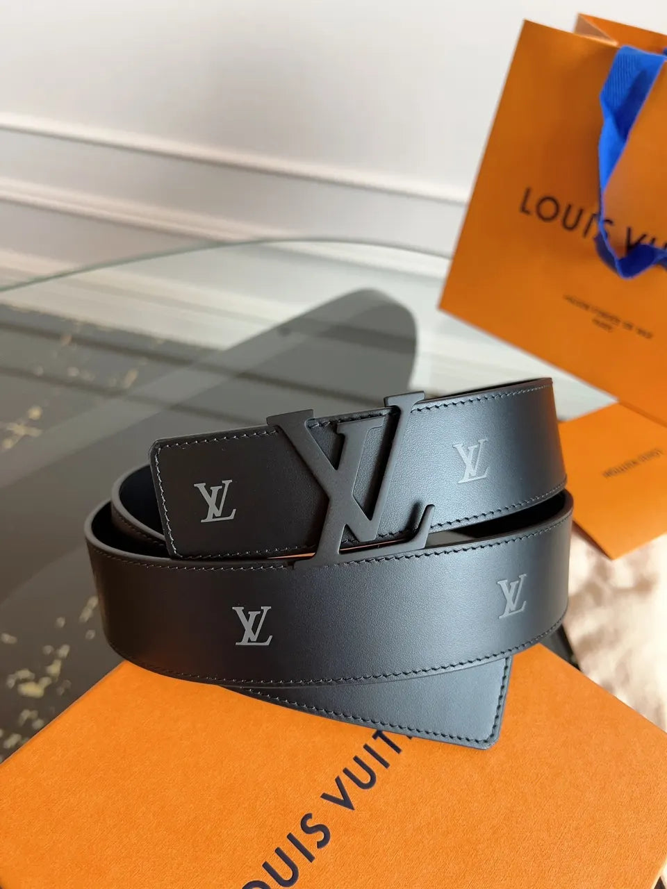 matte Louis Vuitton Black Leather Belt - Hình 3