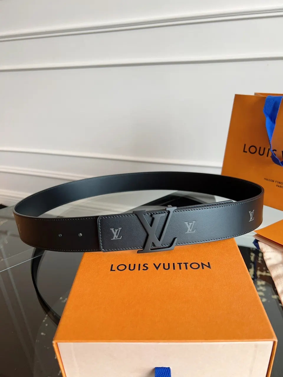 matte Louis Vuitton Black Leather Belt - Hình 4