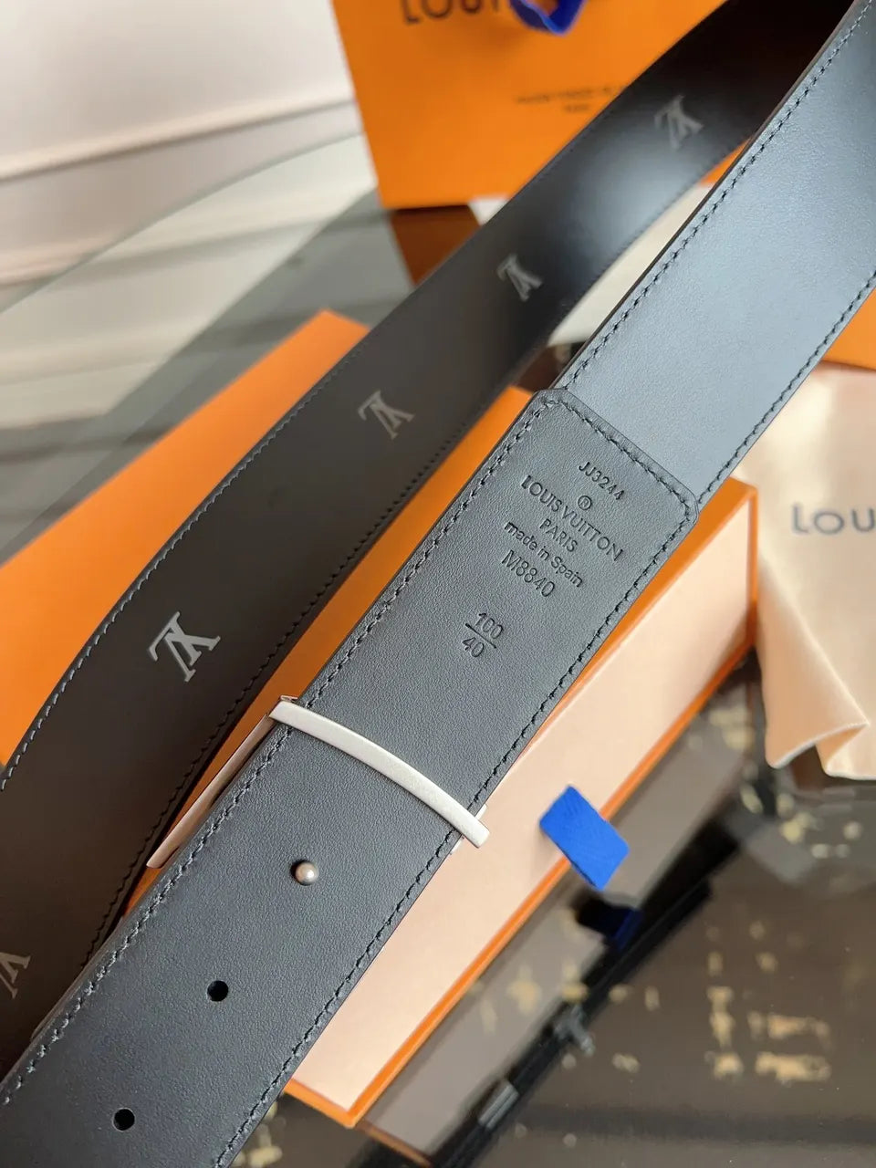 Louis Vuitton Black Leather Initial Belt - Hình 9