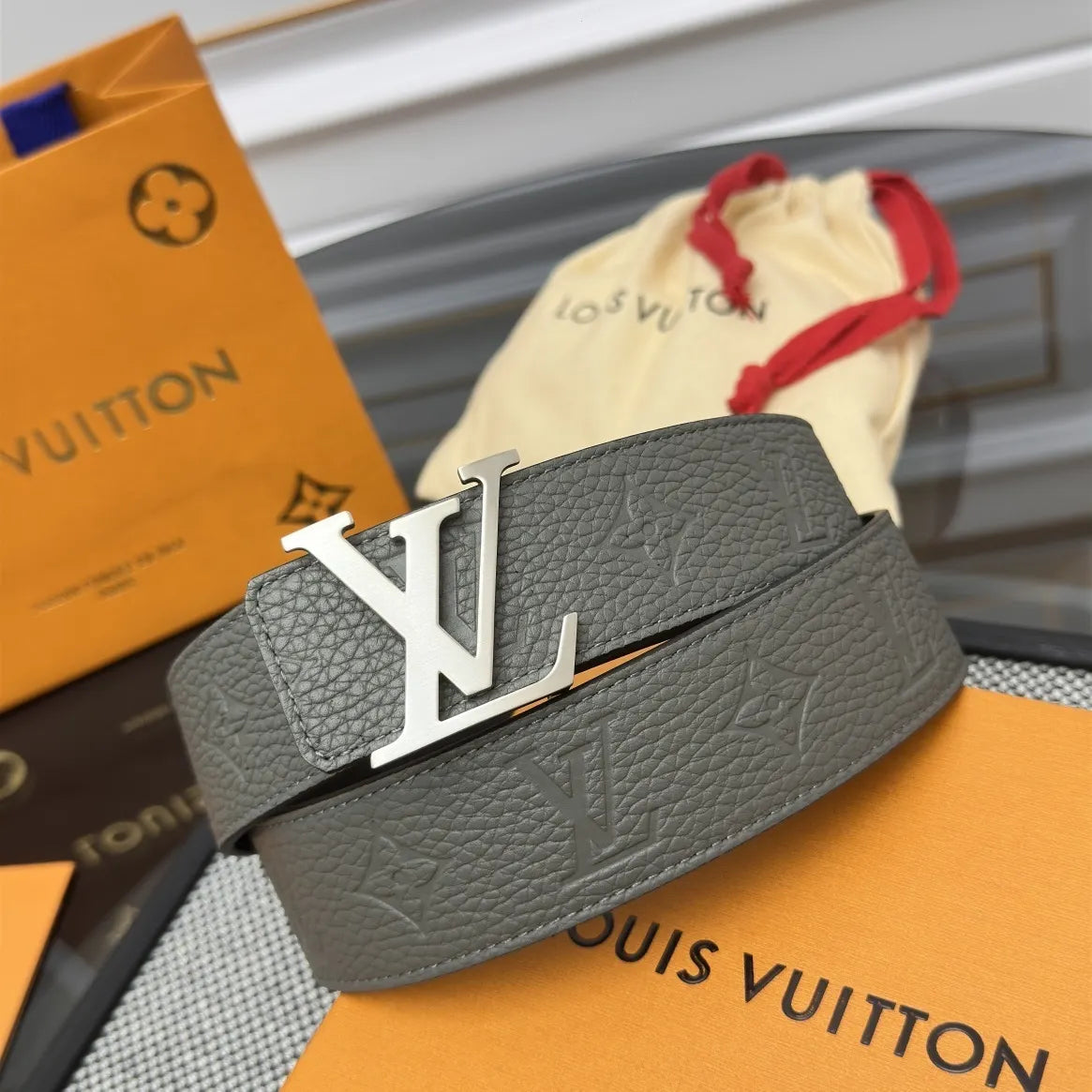 embossed Louis Vuitton Gray Leather Belt - Hình 2