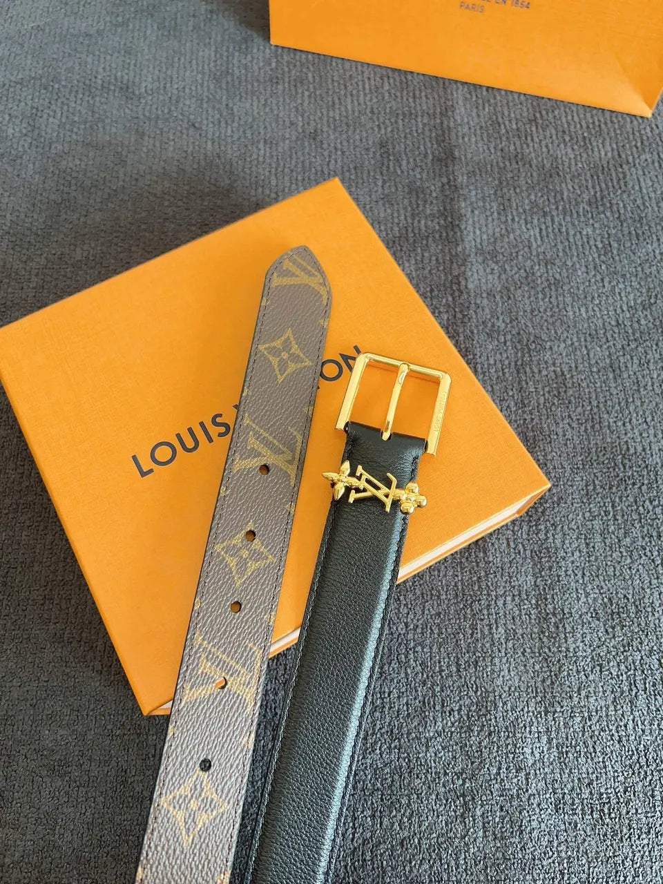 Louis Vuitton Bloom Reversible Belt - Hình 6
