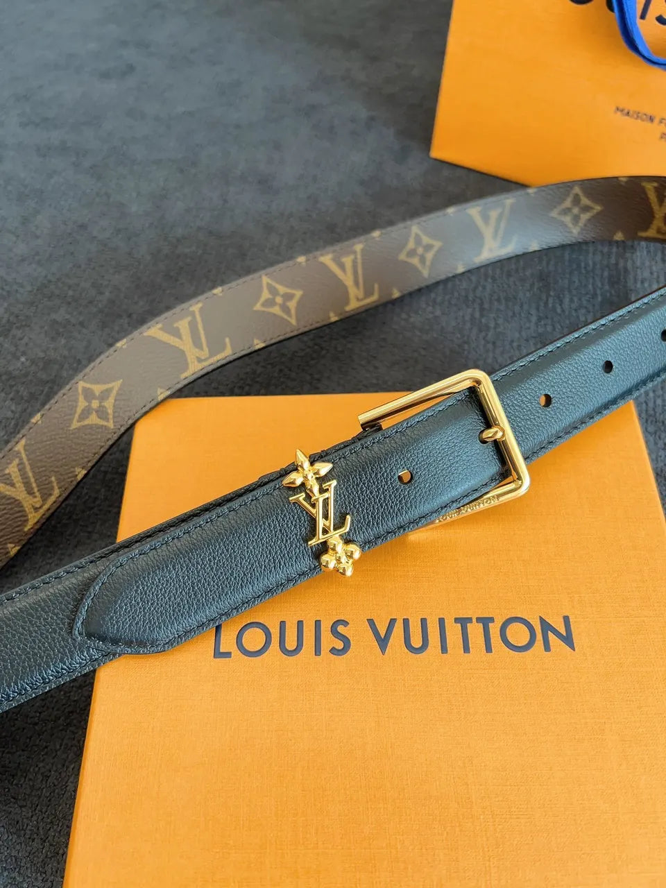Louis Vuitton Bloom Reversible Belt - Hình 7