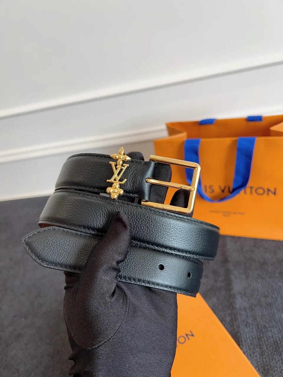 Louis Vuitton Bloom Reversible Belt - Hình 8