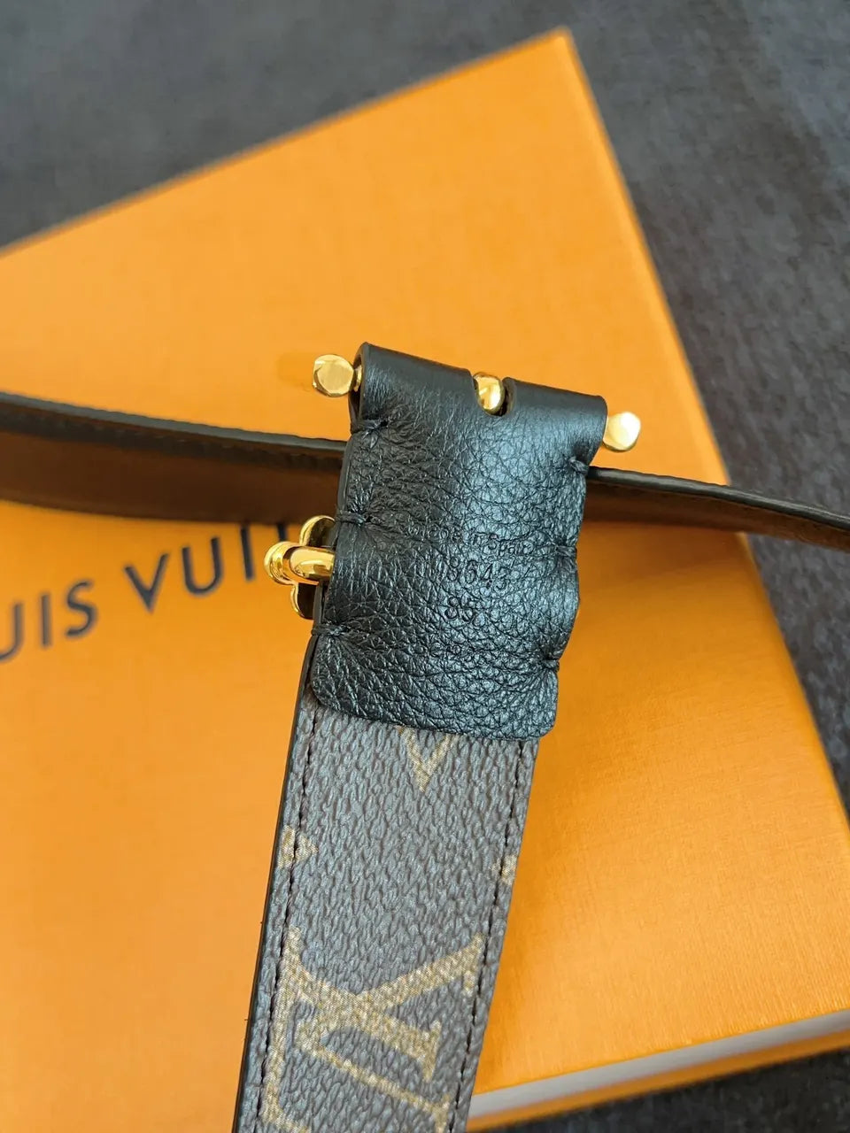Louis Vuitton Bloom Reversible Belt - Hình 9
