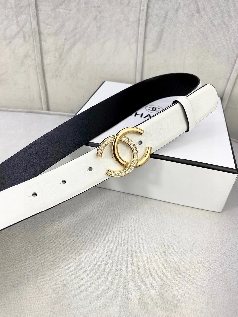 gold crystal Chanel White Leather Belt - Hình 4