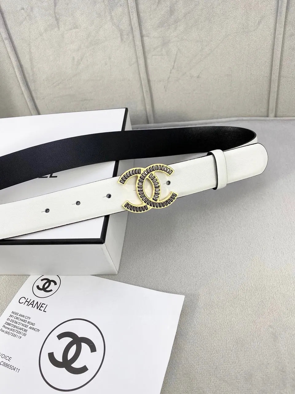 gold crystal Chanel White Leather Belt - Hình 3