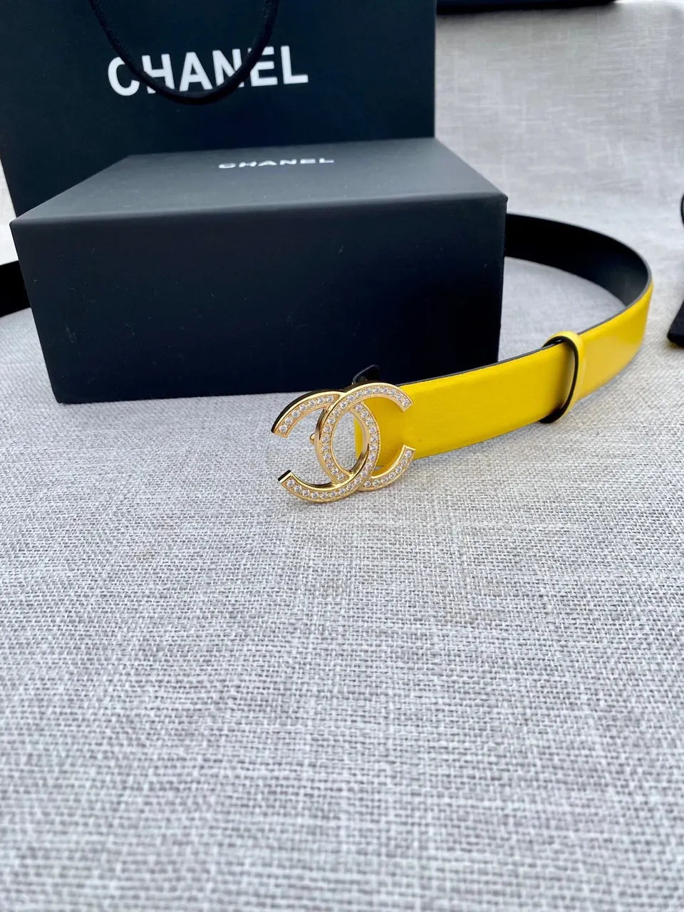 Chanel Yellow Leather Crystal Belt - Hình 3