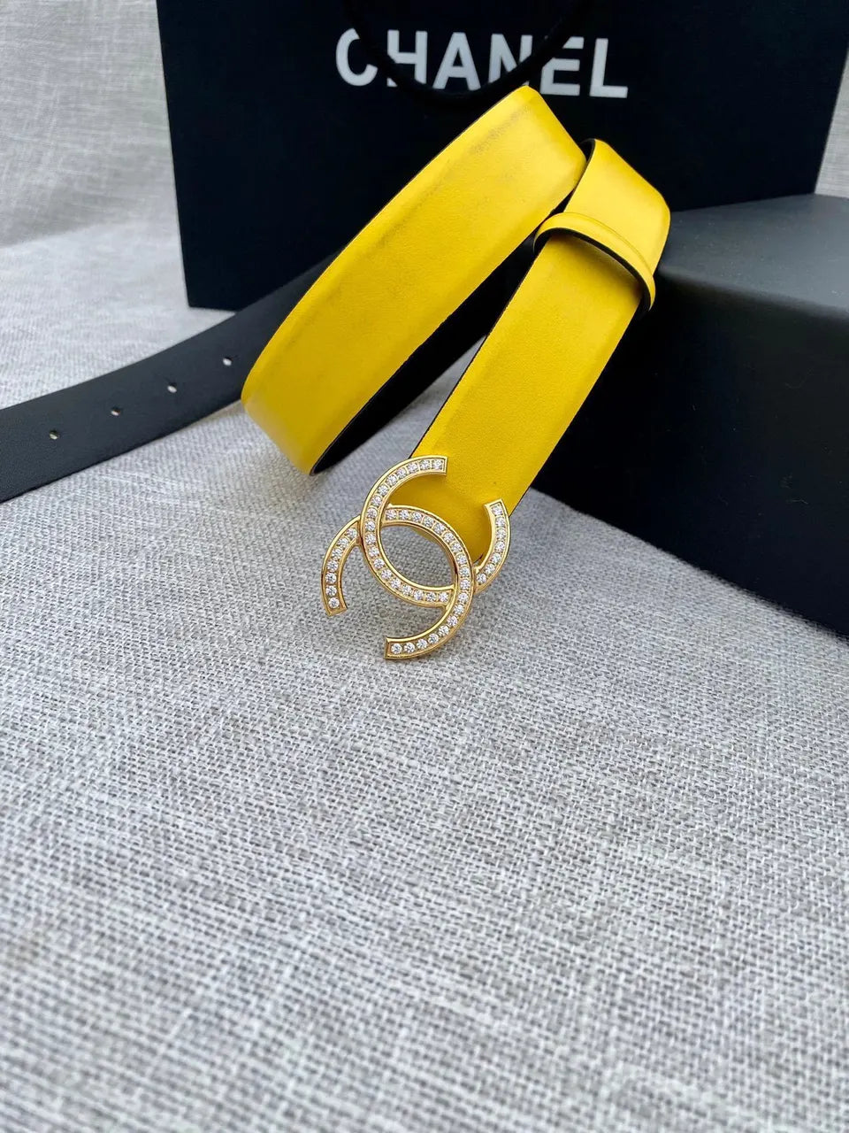 Chanel Yellow Leather Crystal Belt - Hình 4