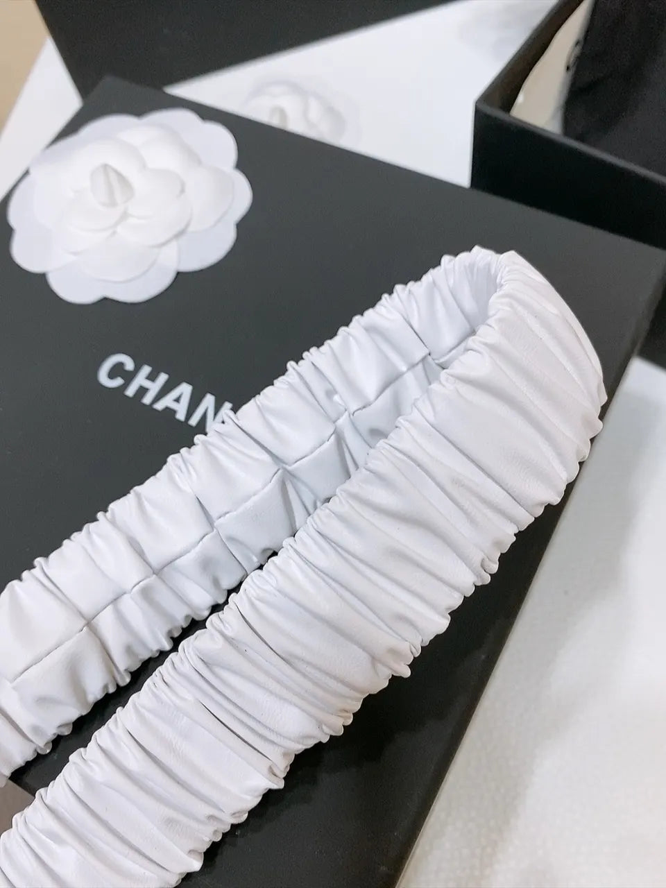 Chanel White Ruched Belt gold - Hình 3