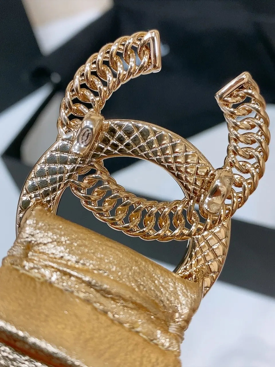 rhinestone Chanel Gold Ruched Leather Belt - Hình 4
