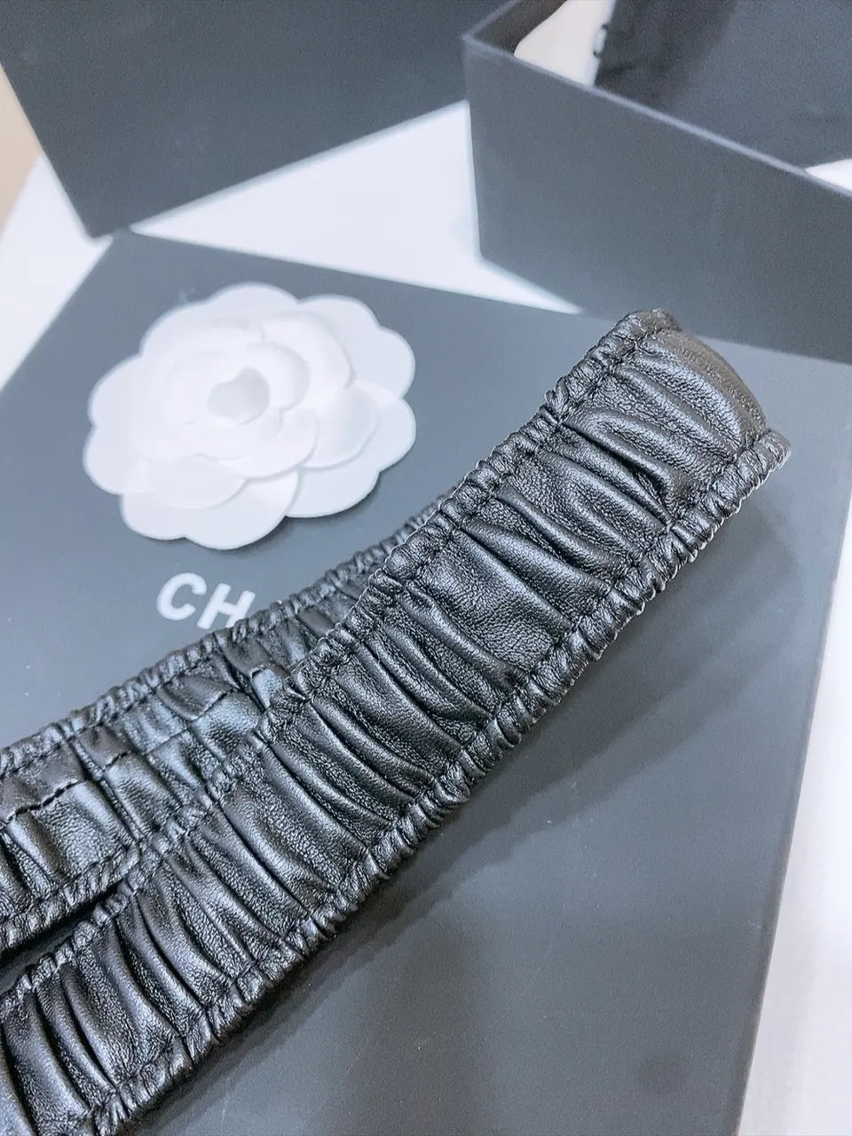 silver Chanel Ruched Black Leather Belt - Hình 5