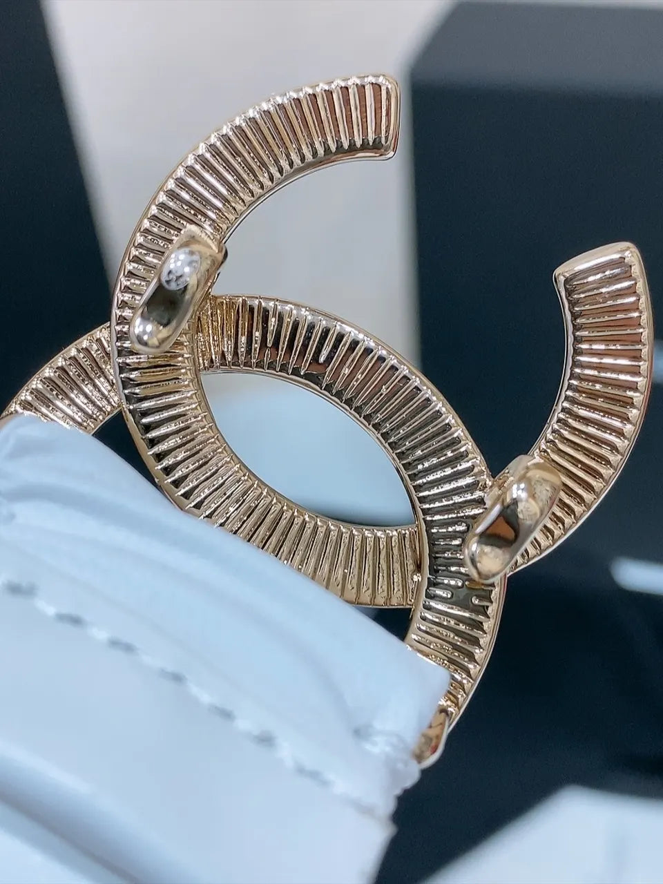 gold Chanel White Ruched Belt - Hình 4