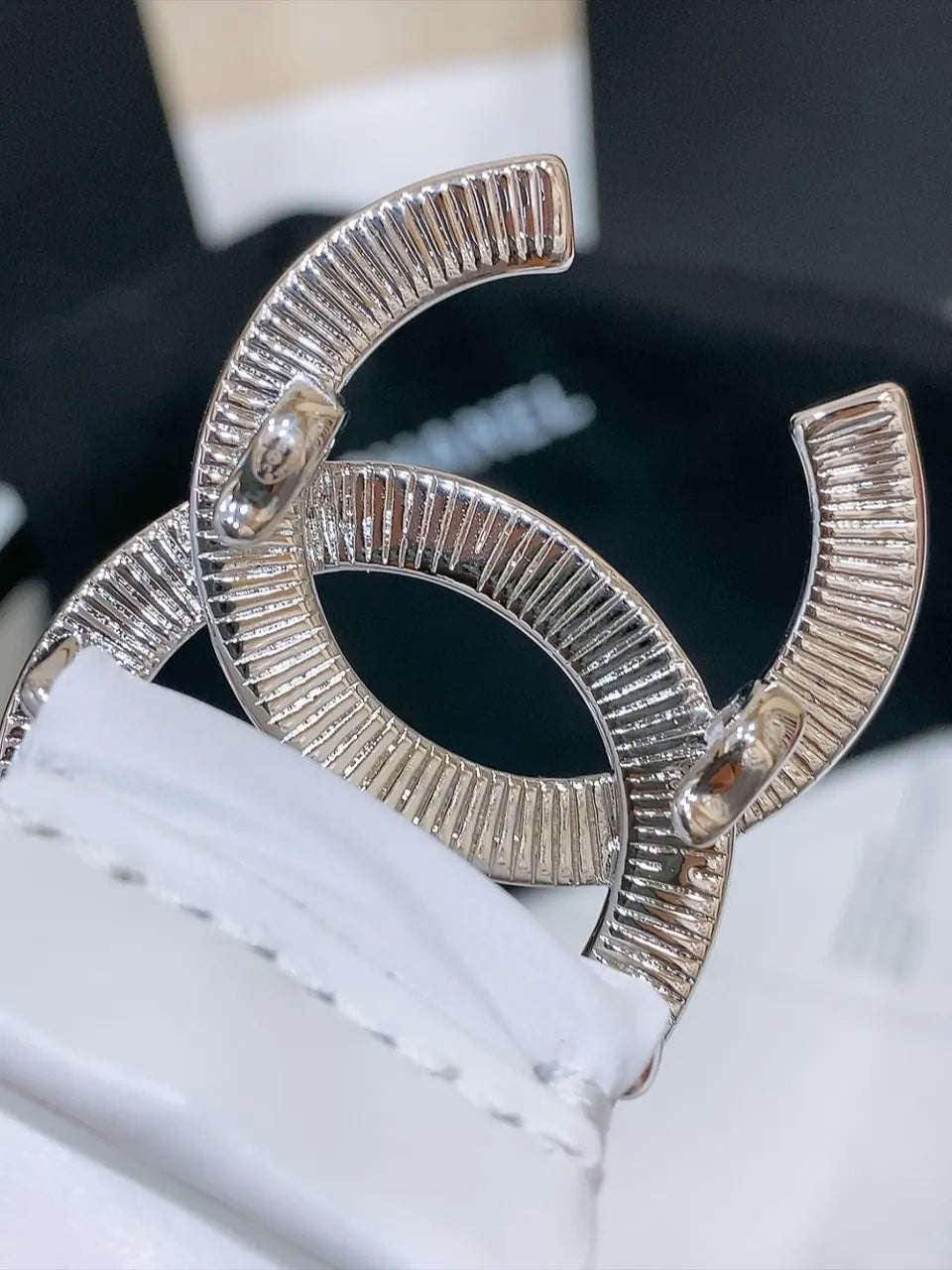 silver Chanel White Ruched Belt - Hình 4
