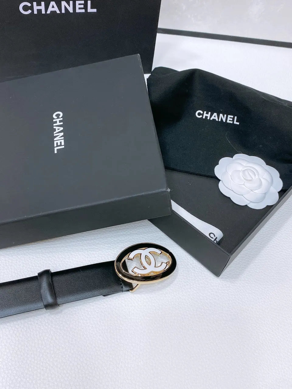 cc oval Chanel Black Leather Belt Gold - Hình 2