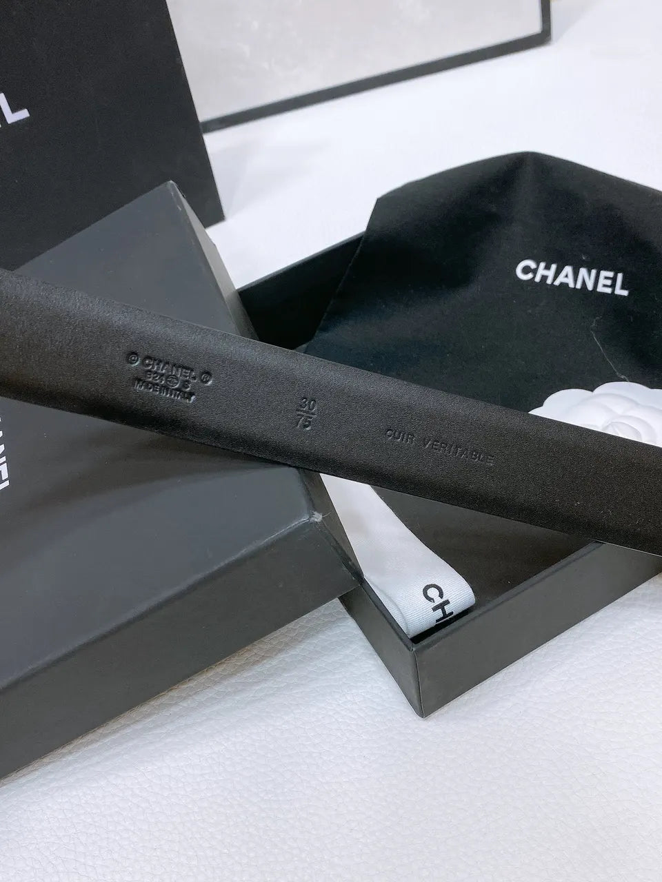 cc oval Chanel Black Leather Belt Gold - Hình 4