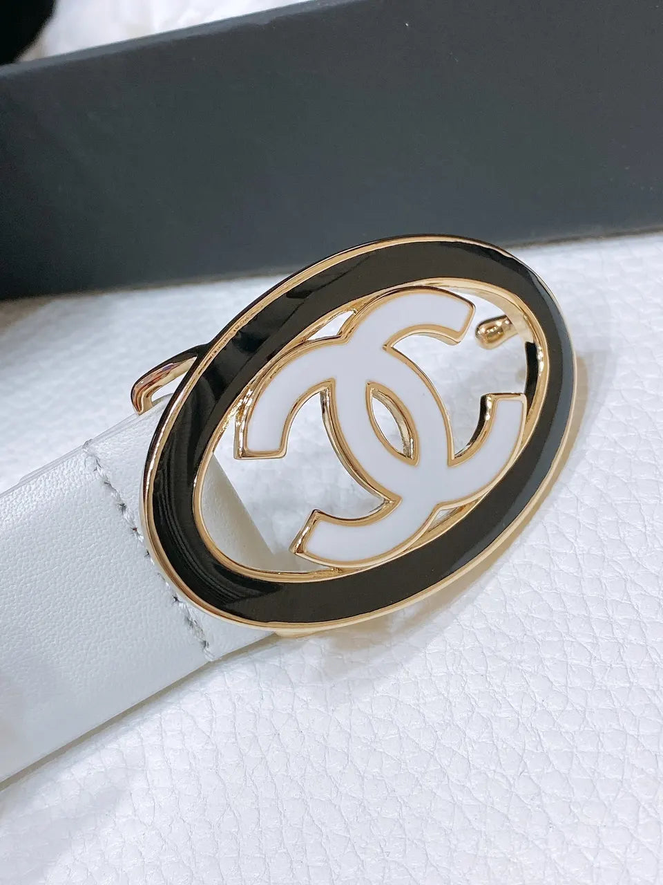Chanel White Leather Belt Gold Trim CC - Hình 3