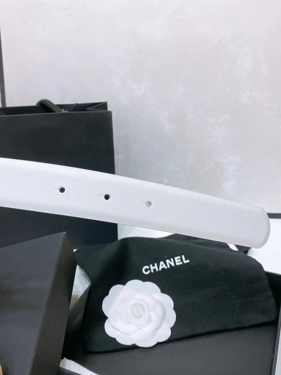 Chanel White Leather Belt Gold Trim CC - Hình 5