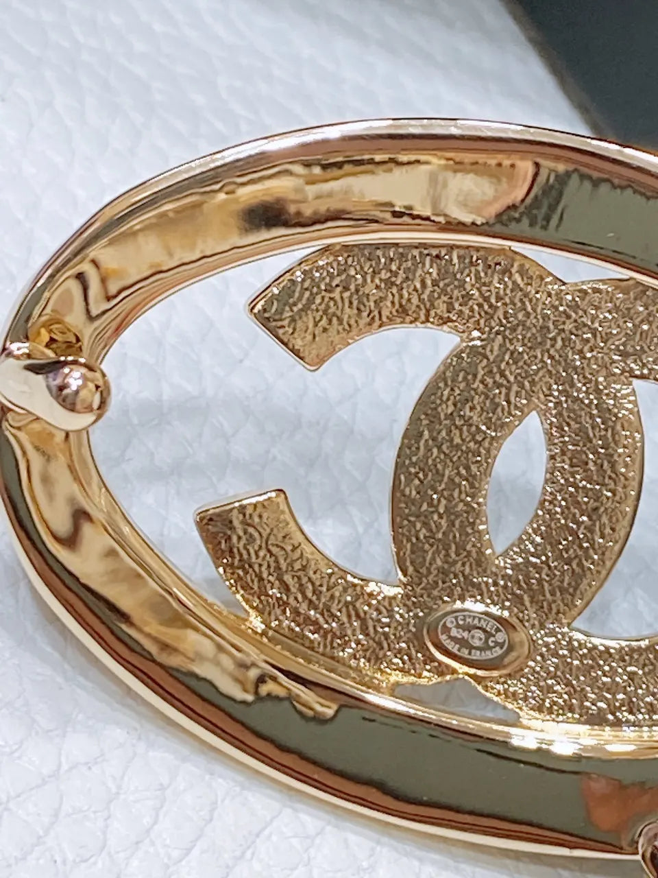 oval Chanel Quilted Black Leather Belt - Hình 5