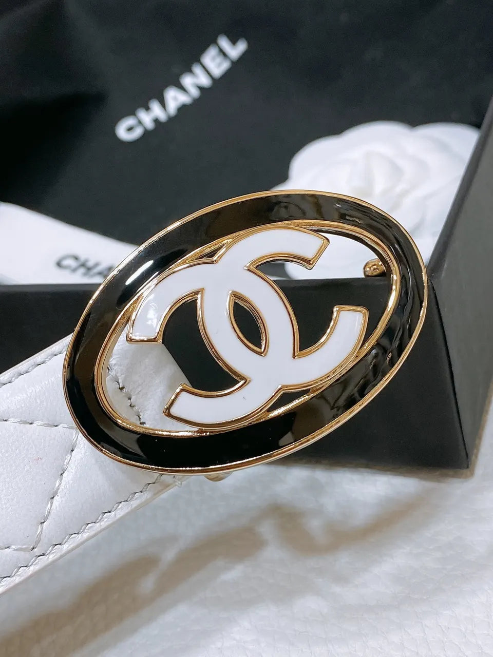 quilted Chanel White Leather Belt - Hình 3