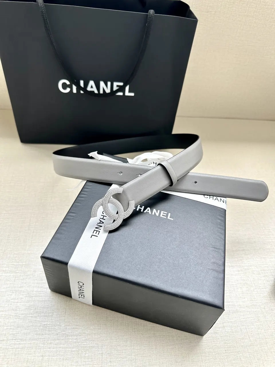 rhinestone Chanel Grey Leather Belt - Hình 4