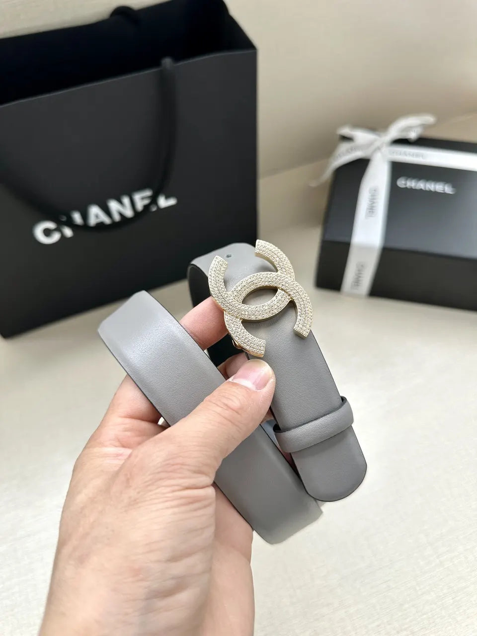rhinestone Chanel Grey Leather Belt - Hình 8