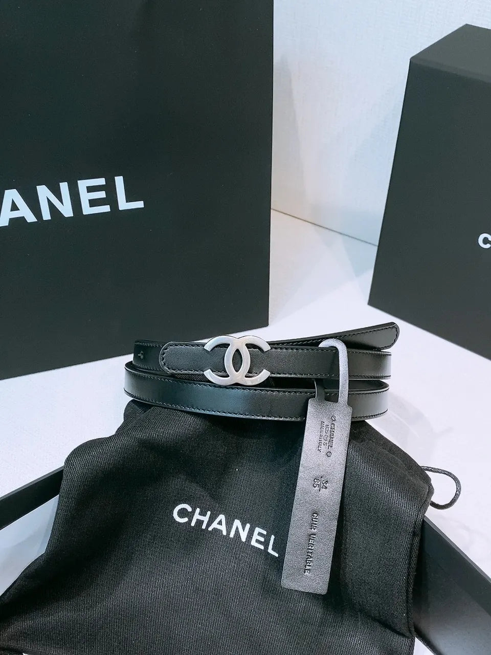 Chanel Skinny Black Leather Belt - Hình 3