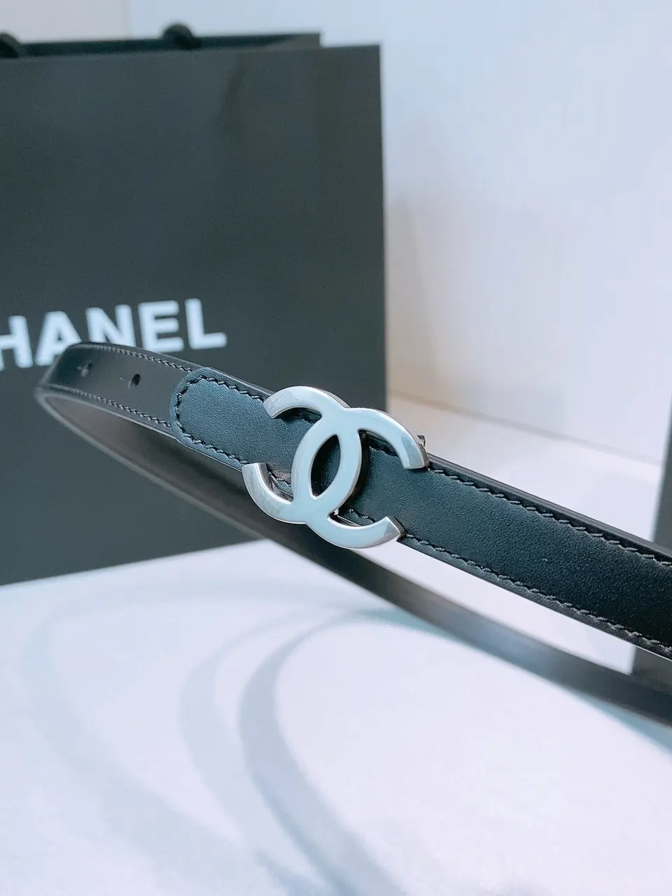 Chanel Skinny Black Leather Belt - Hình 4