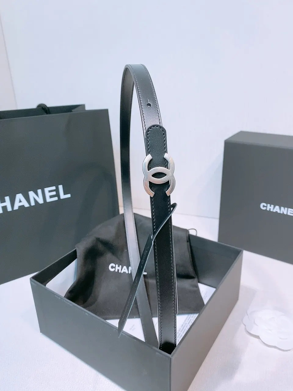 Chanel Skinny Black Leather Belt - Hình 5