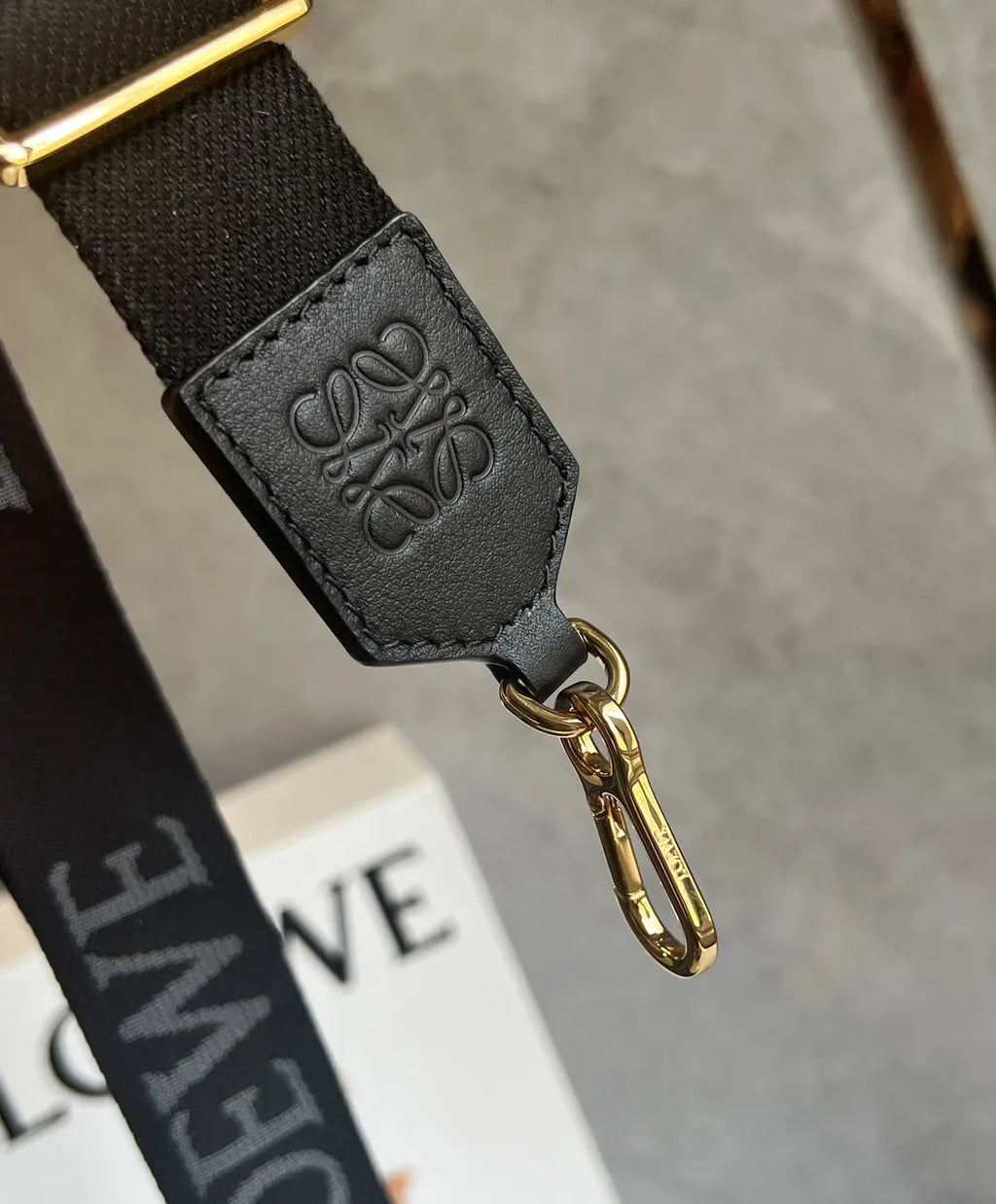 Loewe Black Logo Strap - Hình 3