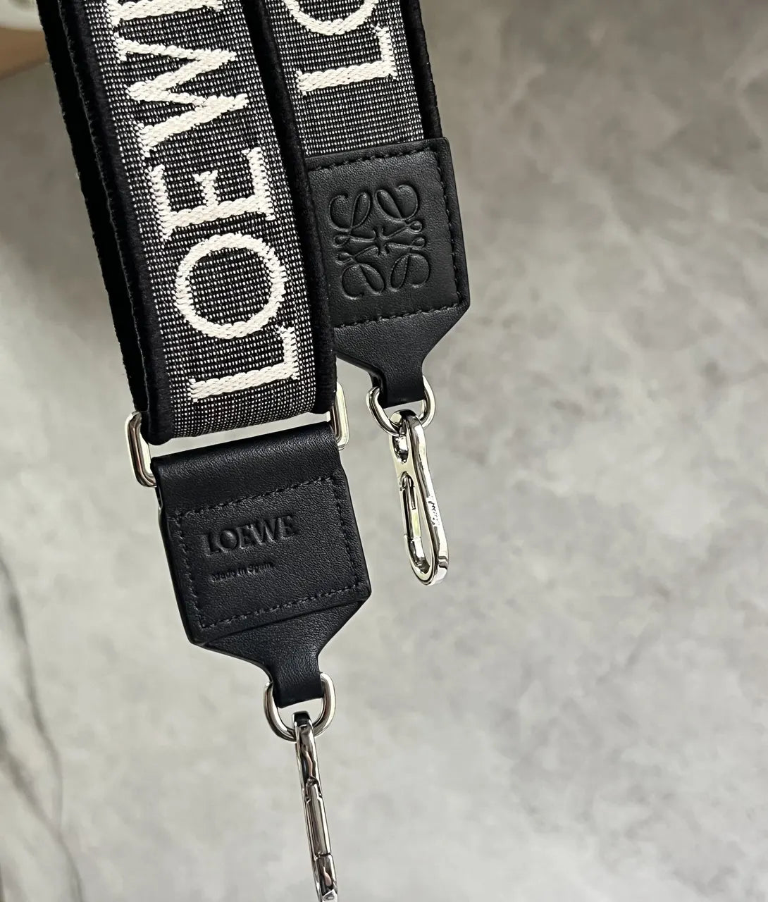 Loewe Black White Logo Strap - Hình 6