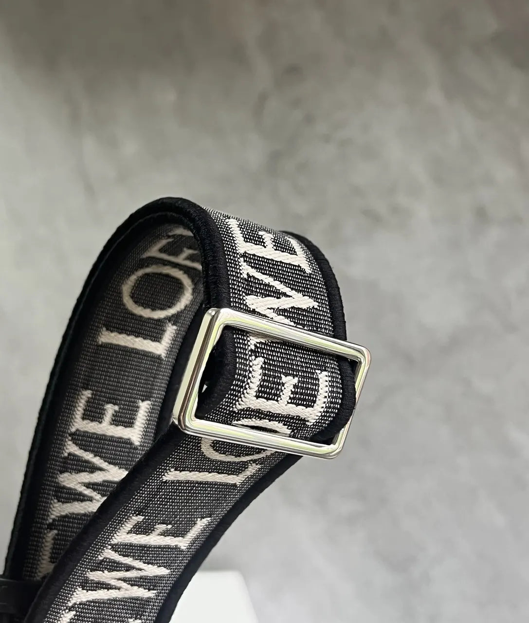 Loewe Black White Logo Strap - Hình 5