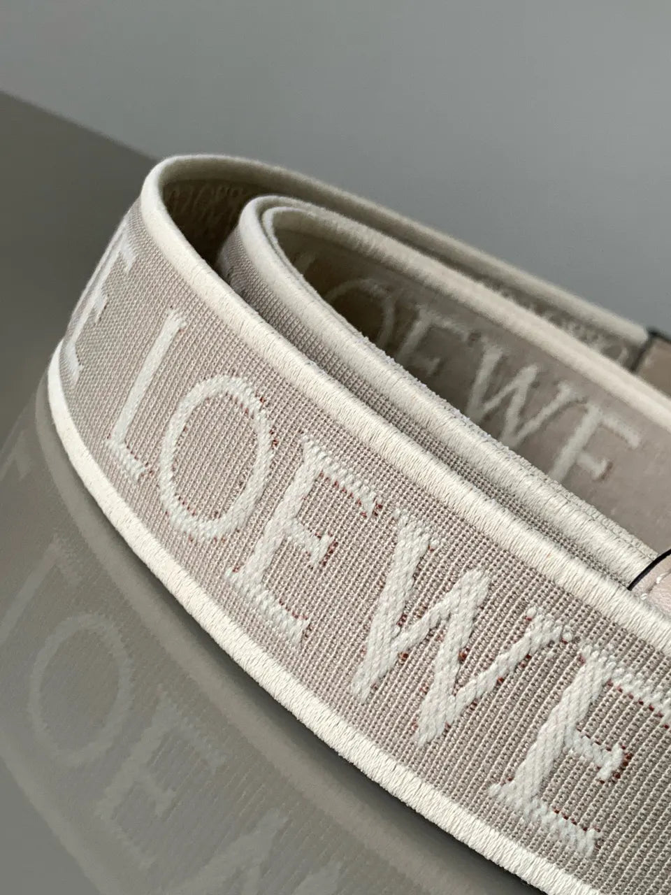 designer Loewe Beige Logo Strap - Hình 3