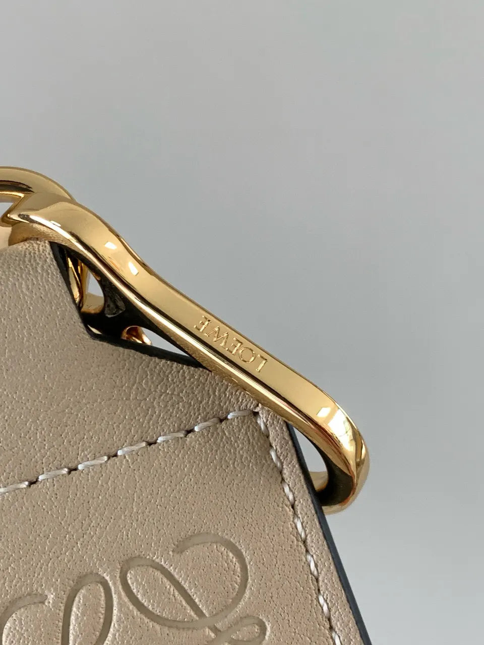 designer Loewe Beige Logo Strap - Hình 9