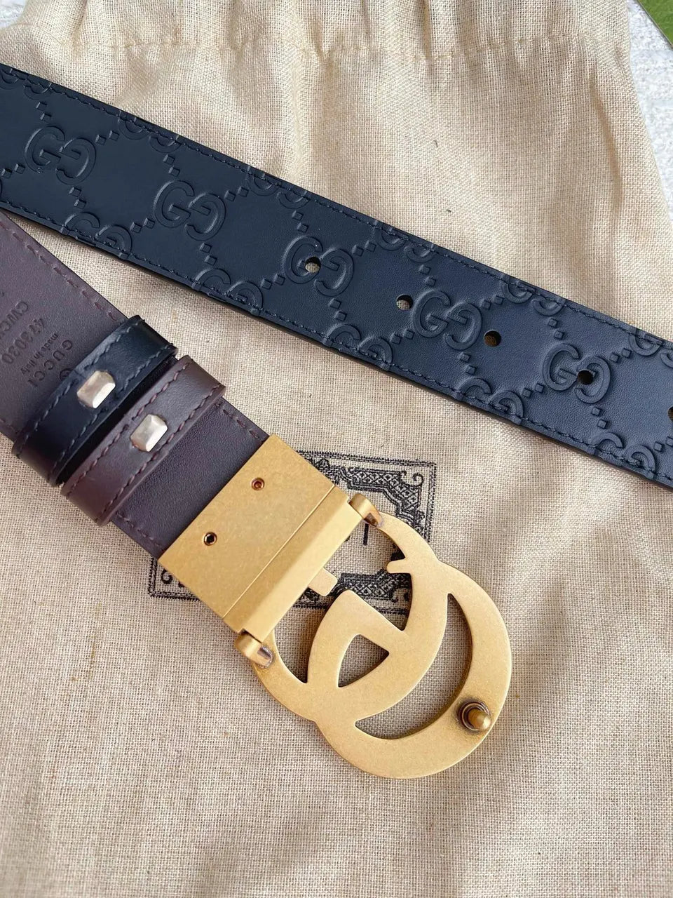gold Gucci Embossed Black Belt - Hình 4
