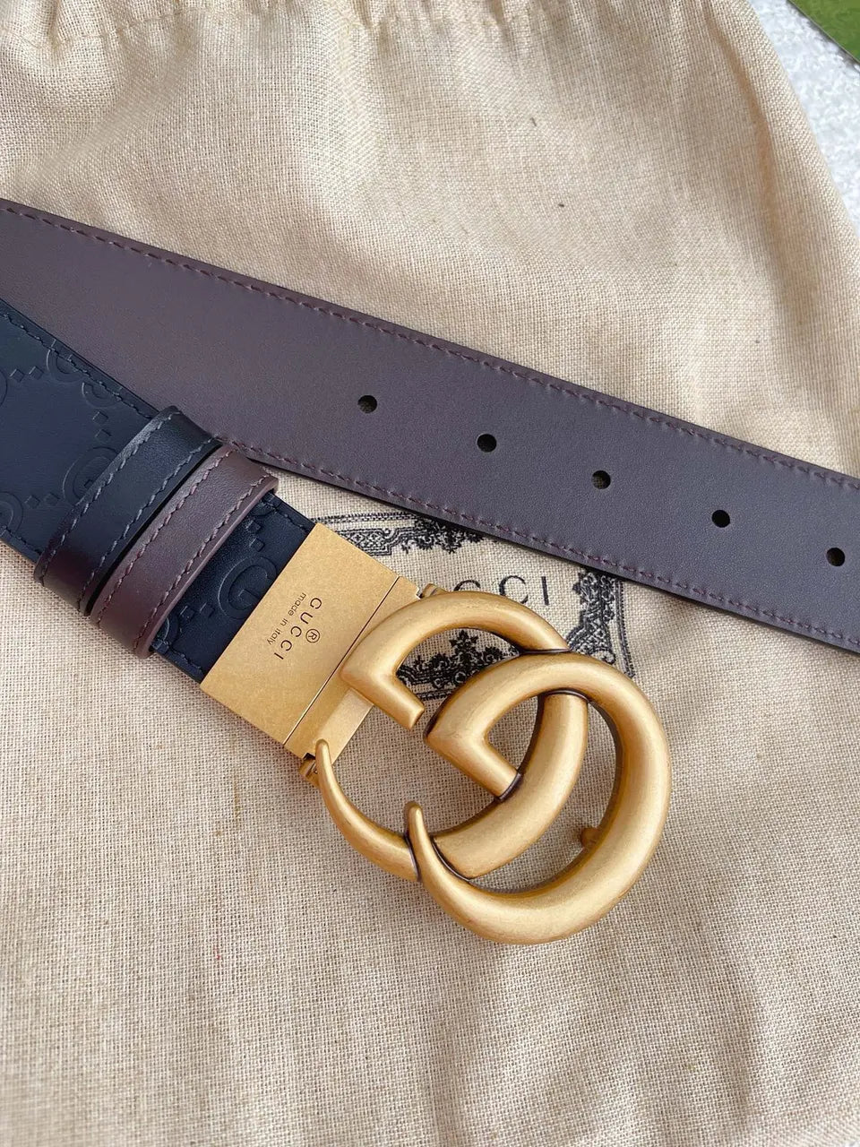 gold Gucci Embossed Black Belt - Hình 5